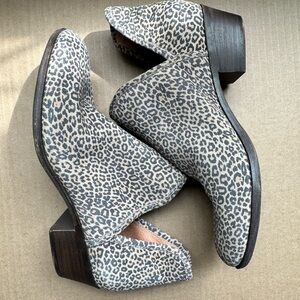 Lucky Brand pull on women’s animal print boot